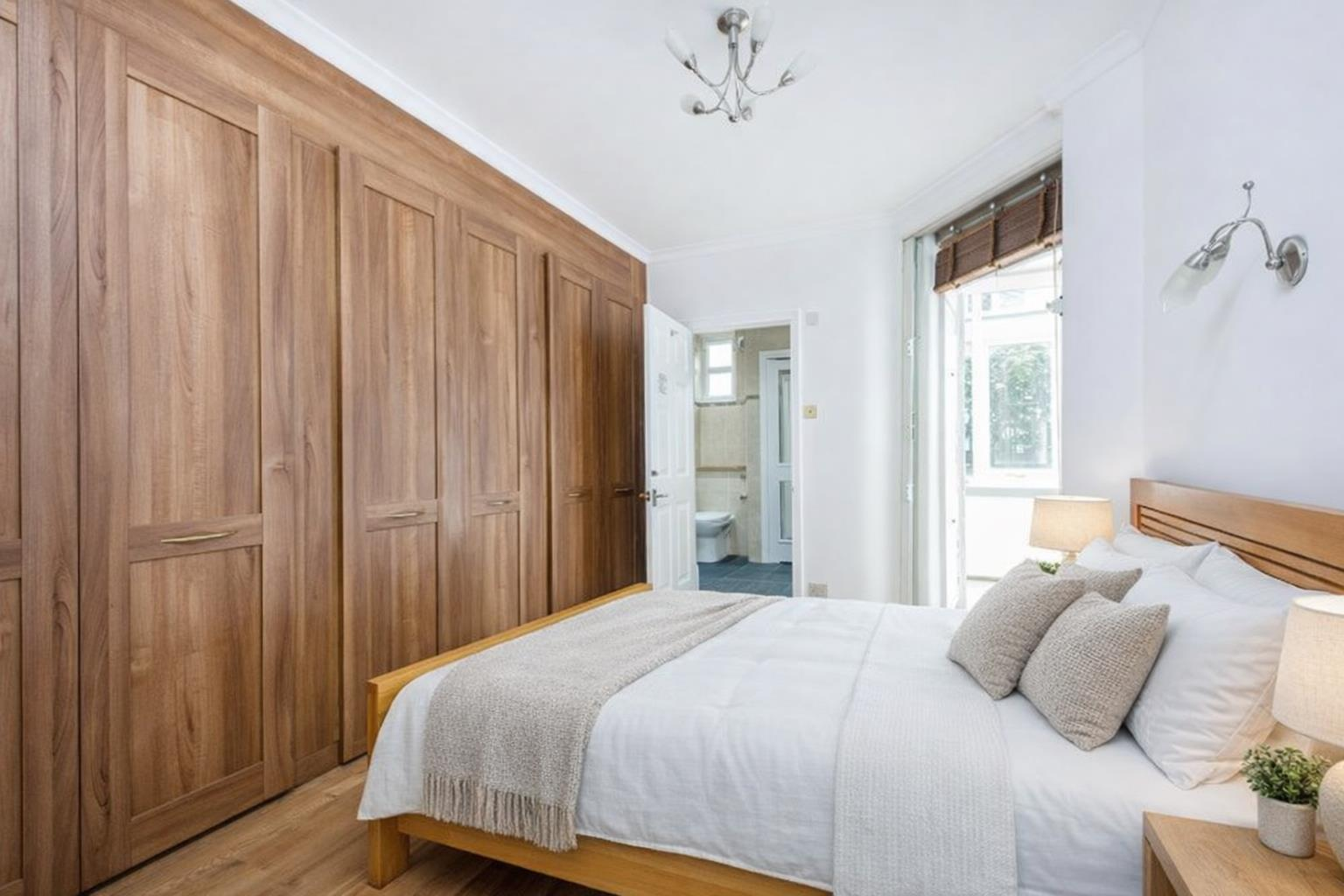 Flat Walton Street in Greater London