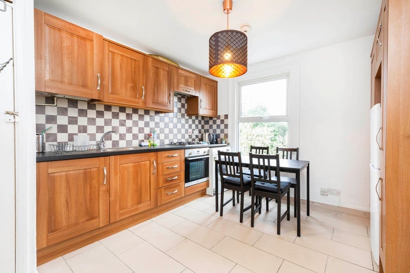 Room Saltram Crescent in City of Westminster