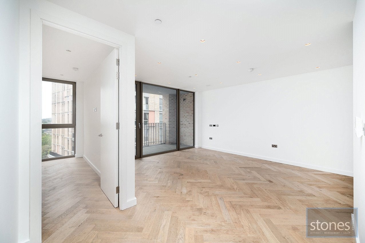 Flat Dudden Hill Lane in Greater London