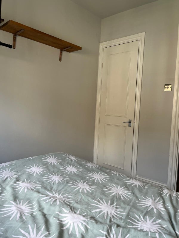 Room Latchmere Road in Greater London