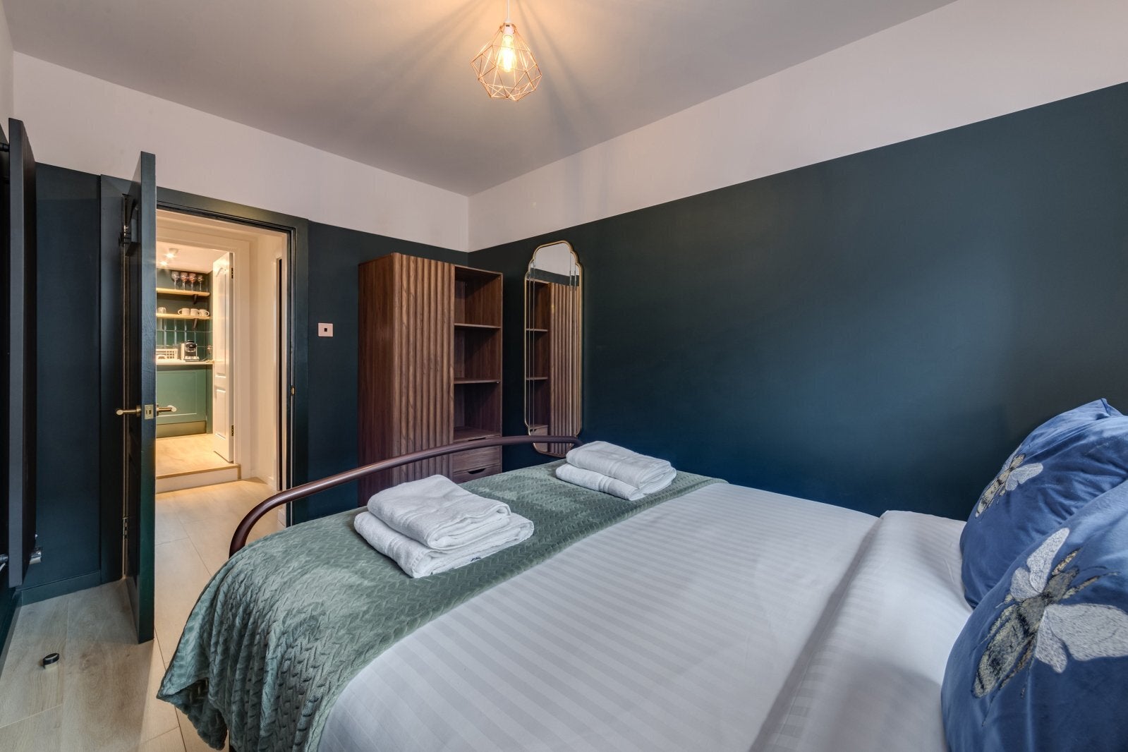 Flat Wentworth Street in Greater London