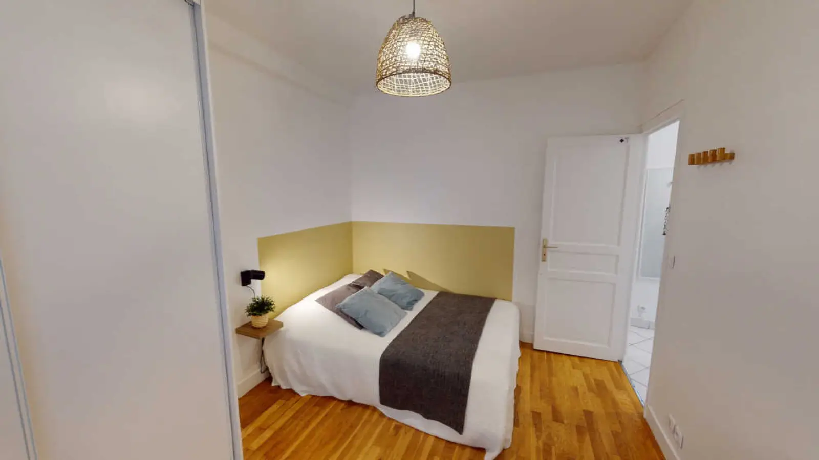 Flat Avenue de Wagram in Paris