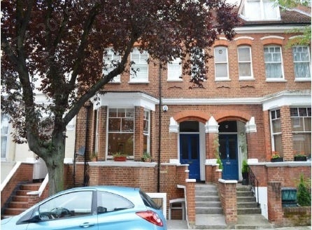 Flat Sumatra Road in Greater London