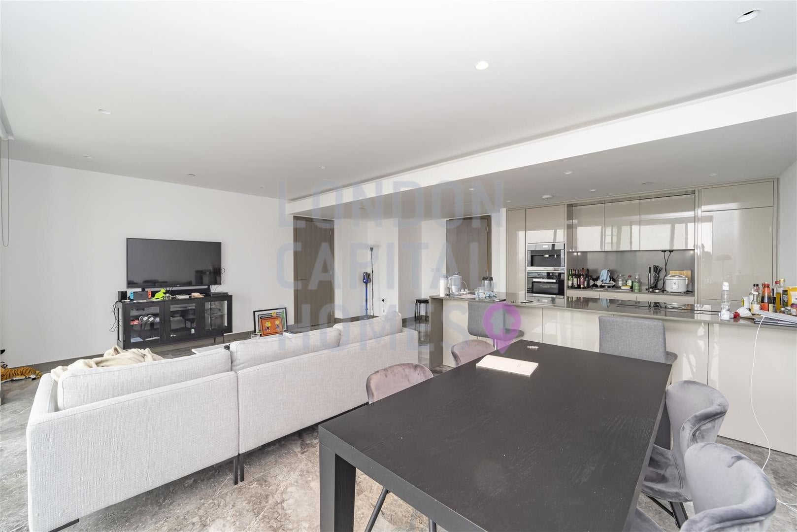Flat Blackfriars Road in Greater London