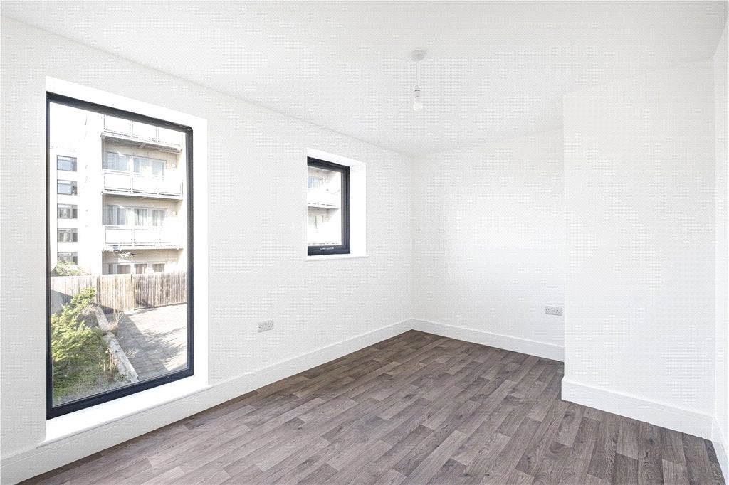 Flat London Road in Greater London