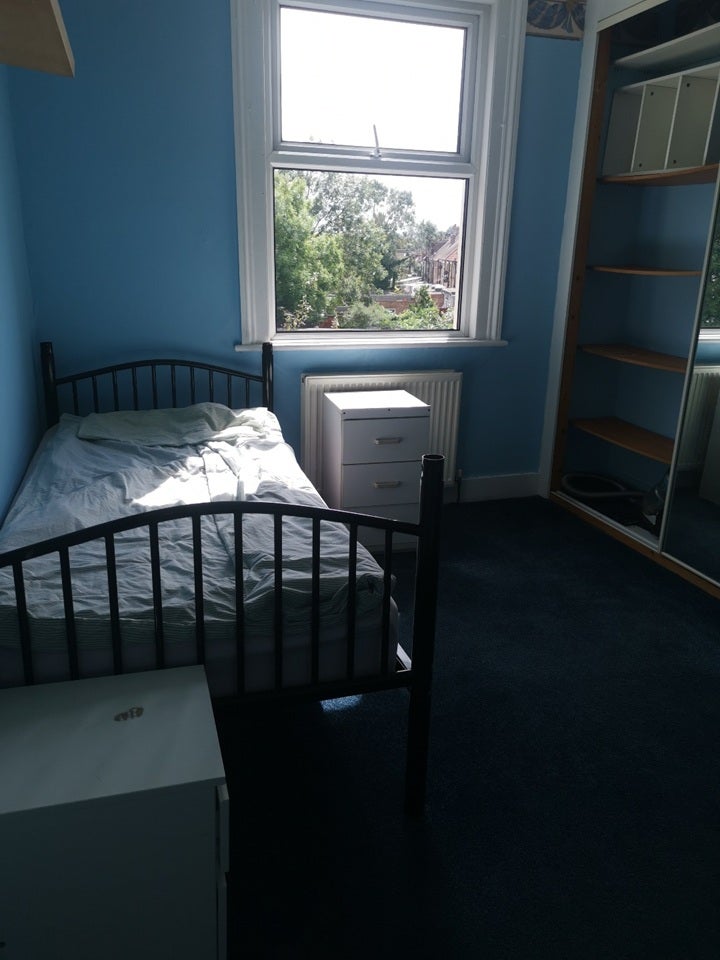 Room Locket Road in Greater London