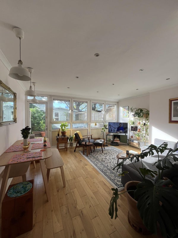 Room Fairfoot Road in Greater London
