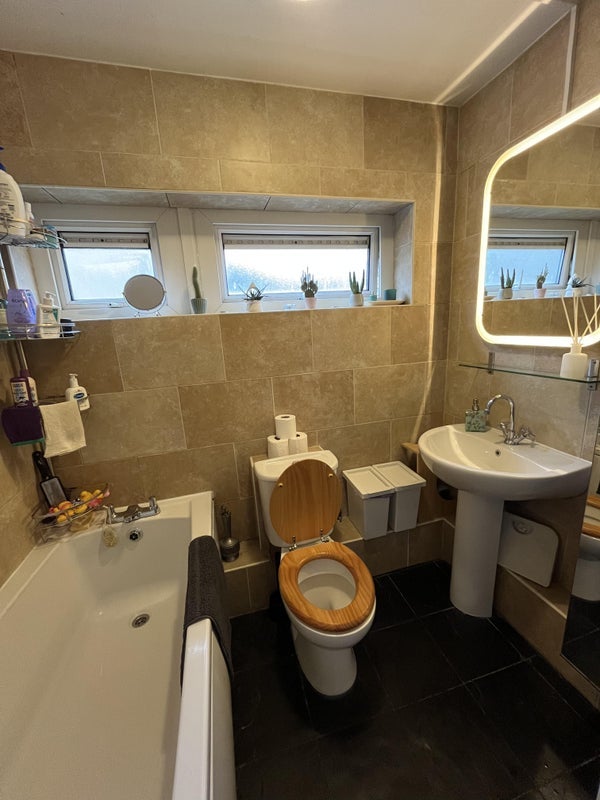 Room Fairfoot Road in Greater London