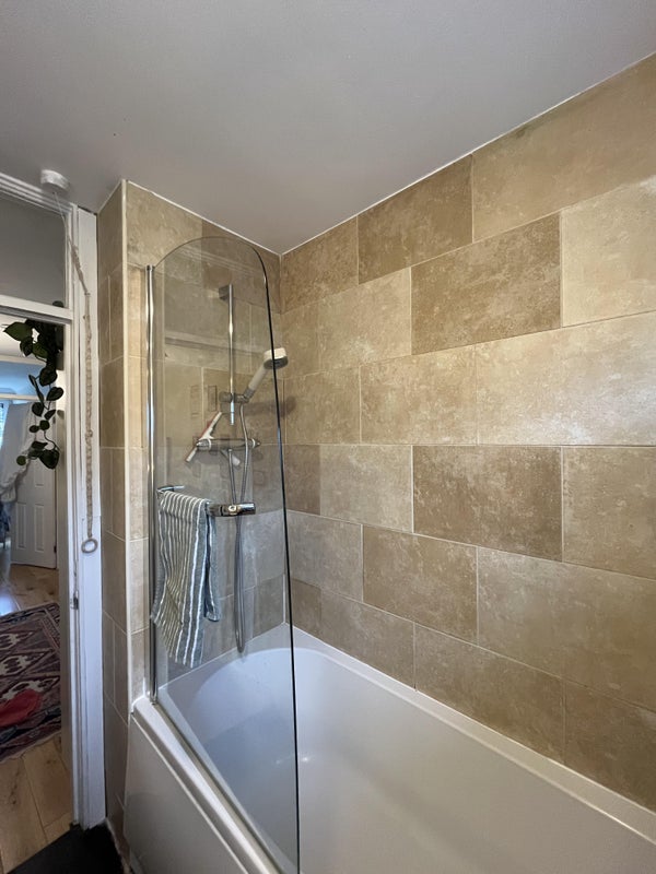 Room Fairfoot Road in Greater London