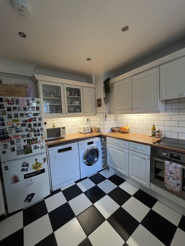 Room Fairfoot Road in Greater London