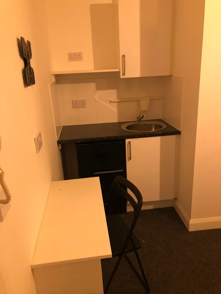Room Tokyngton Avenue in Greater London