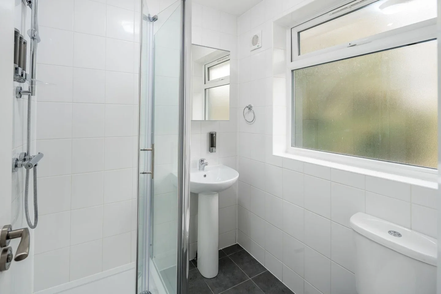 Room Tokyngton Avenue in Greater London