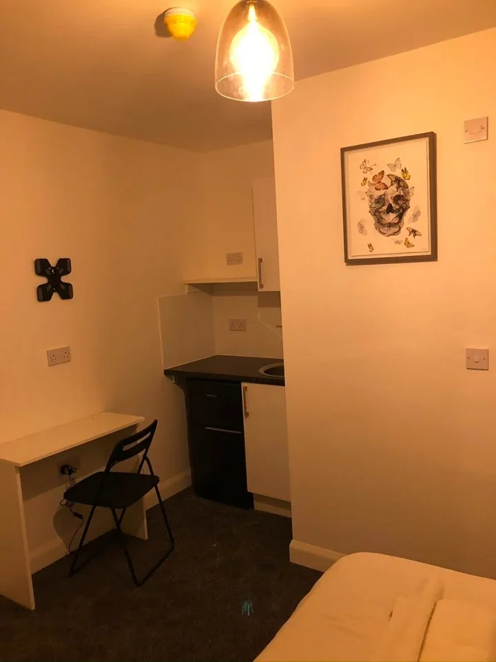 Room Tokyngton Avenue in Greater London