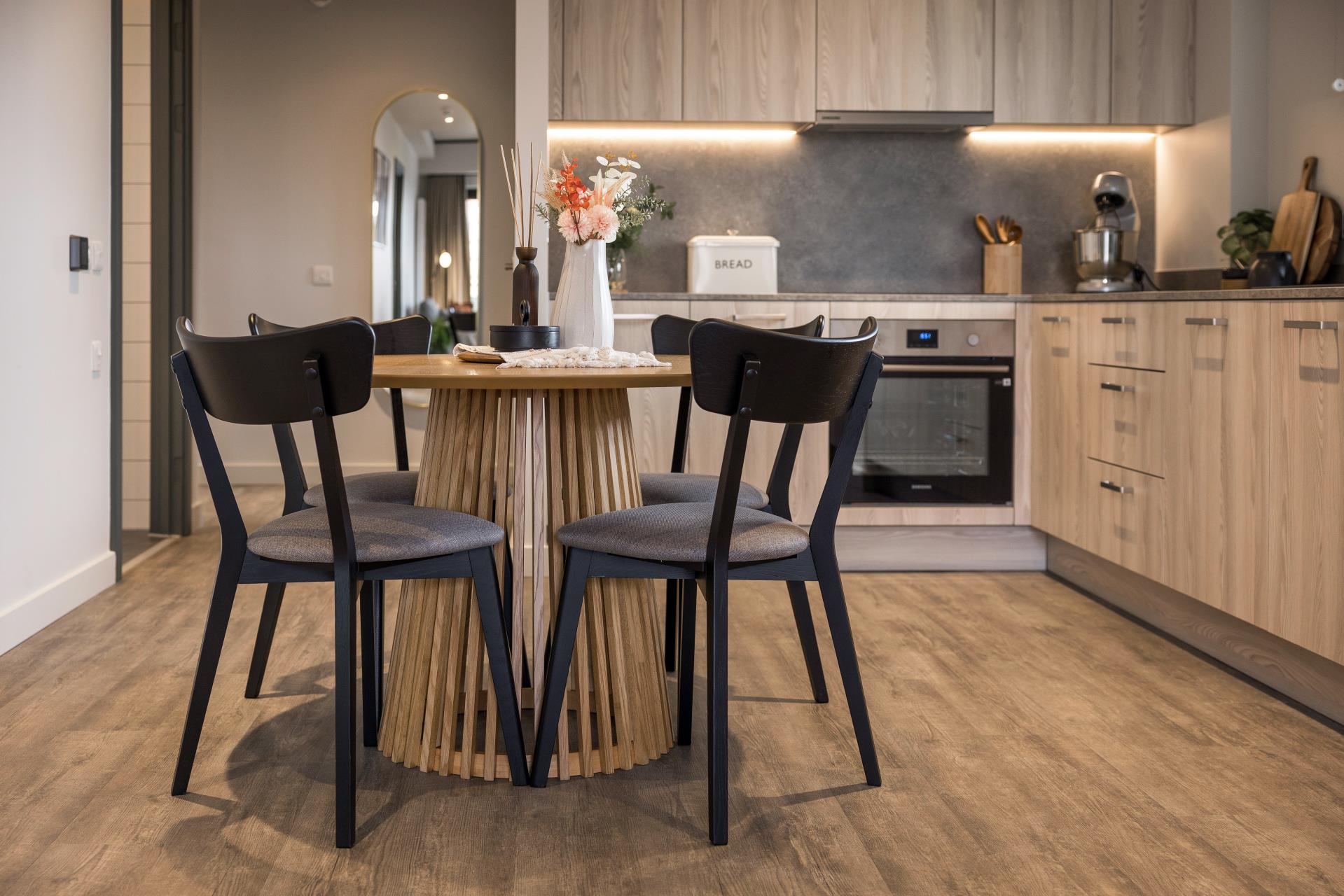 Flat Weaver Walk in Greater London