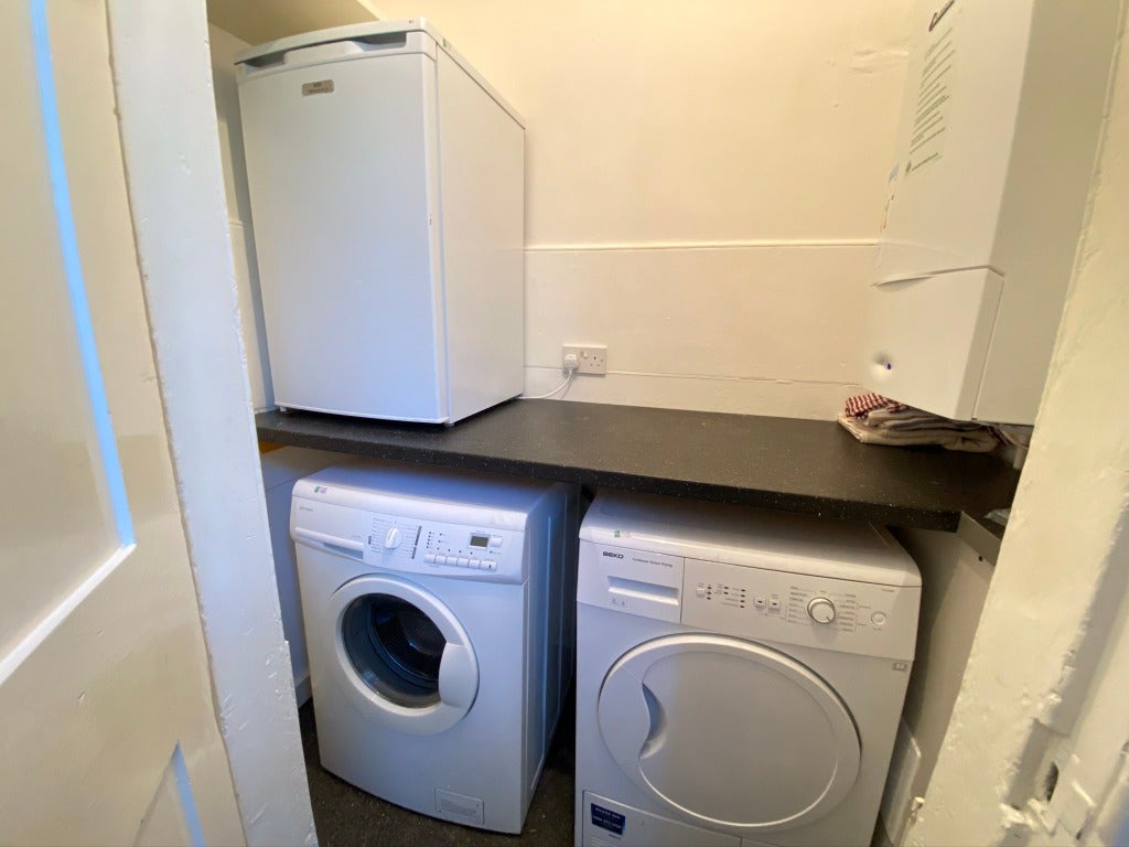 Flat Lutton Place in City of Edinburgh