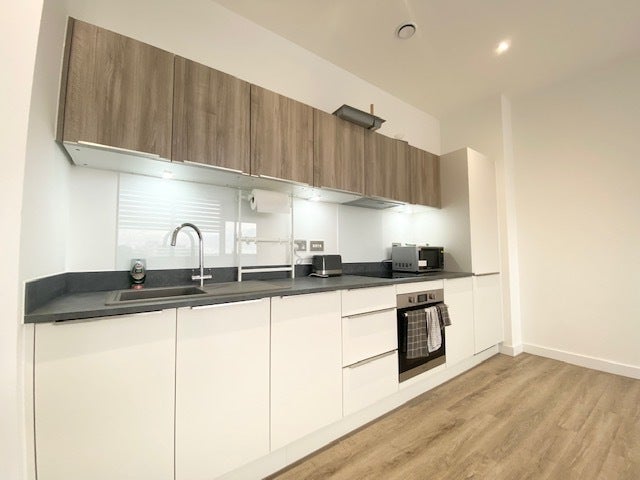 Flat Alençon Link in Basingstoke and Deane