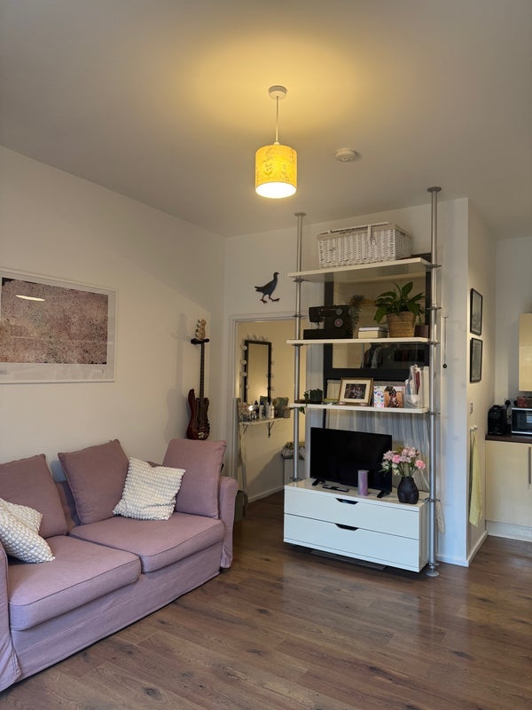 Flat Mowlem Street in Greater London