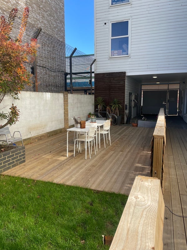 Flat Mowlem Street in Greater London