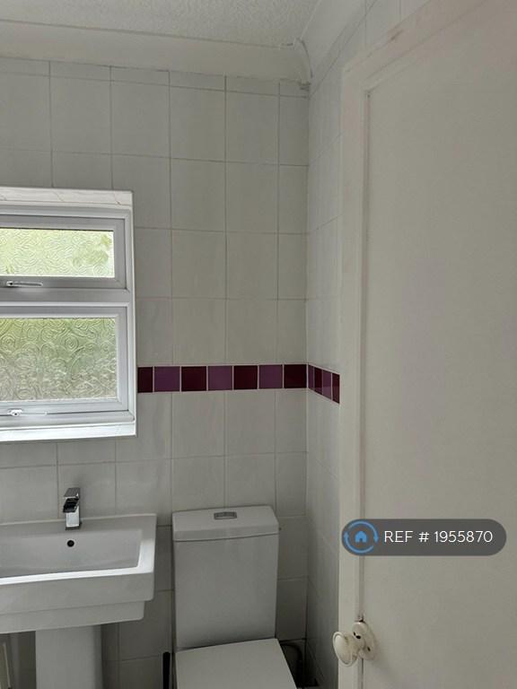 House Fairburn Close in Nottingham
