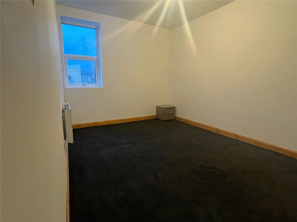 Room Milton Walk in Kirklees