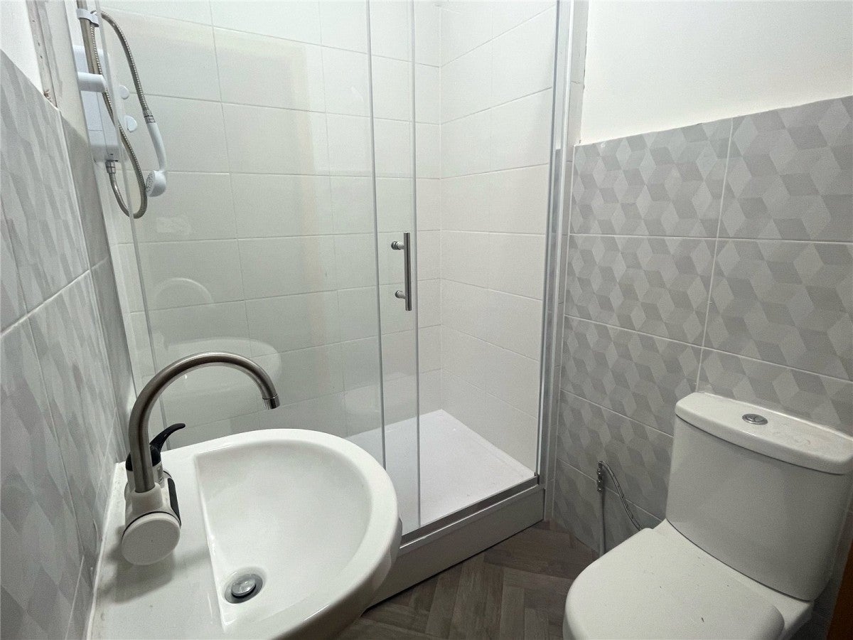 Room Milton Walk in Kirklees