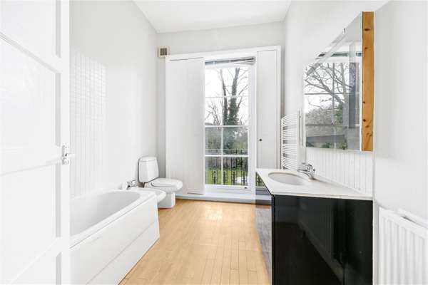 Flat Carlton Hill in City of Westminster
