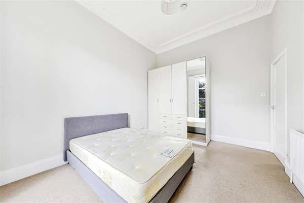 Flat Carlton Hill in City of Westminster
