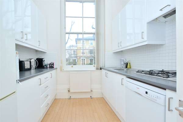 Flat Carlton Hill in City of Westminster