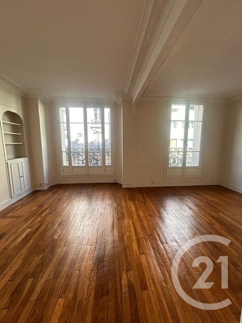 Flat Rue Eugène Jumin in Paris