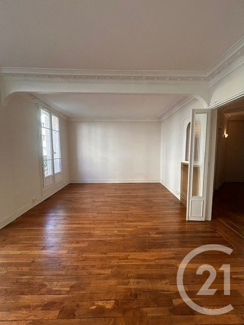 Flat Rue Eugène Jumin in Paris