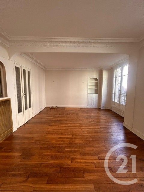 Flat Rue Eugène Jumin in Paris