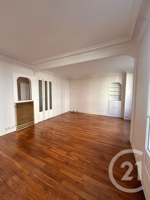 Flat Rue Eugène Jumin in Paris