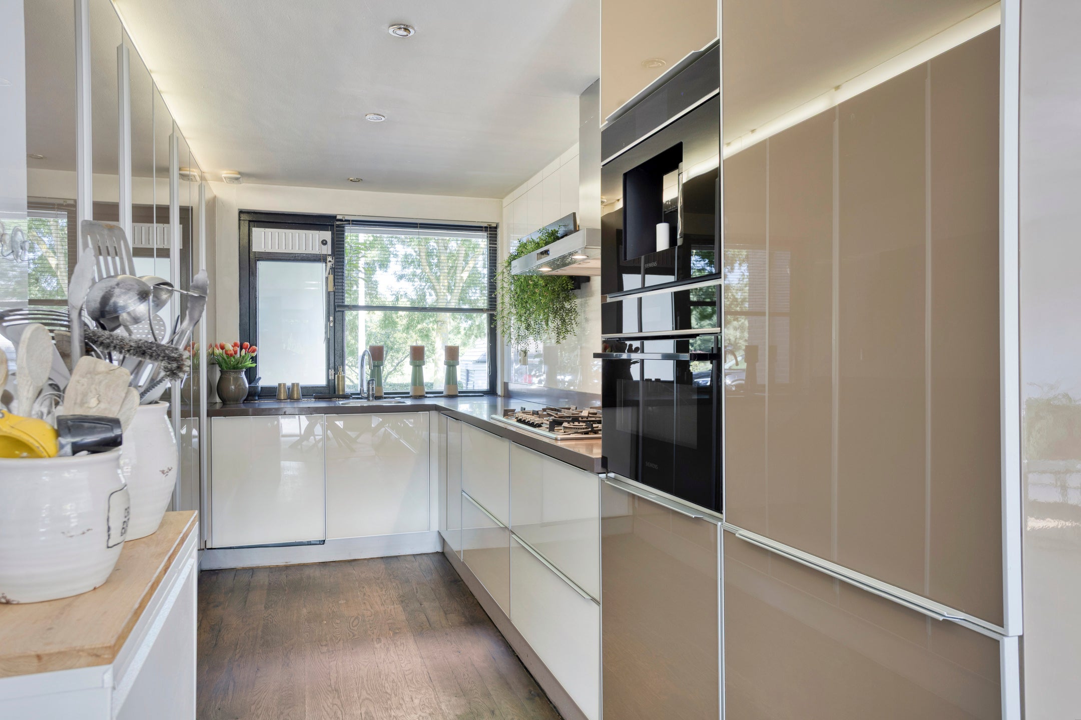 Tussenwoning te koop: Victoria Regiastraat 10, Almere