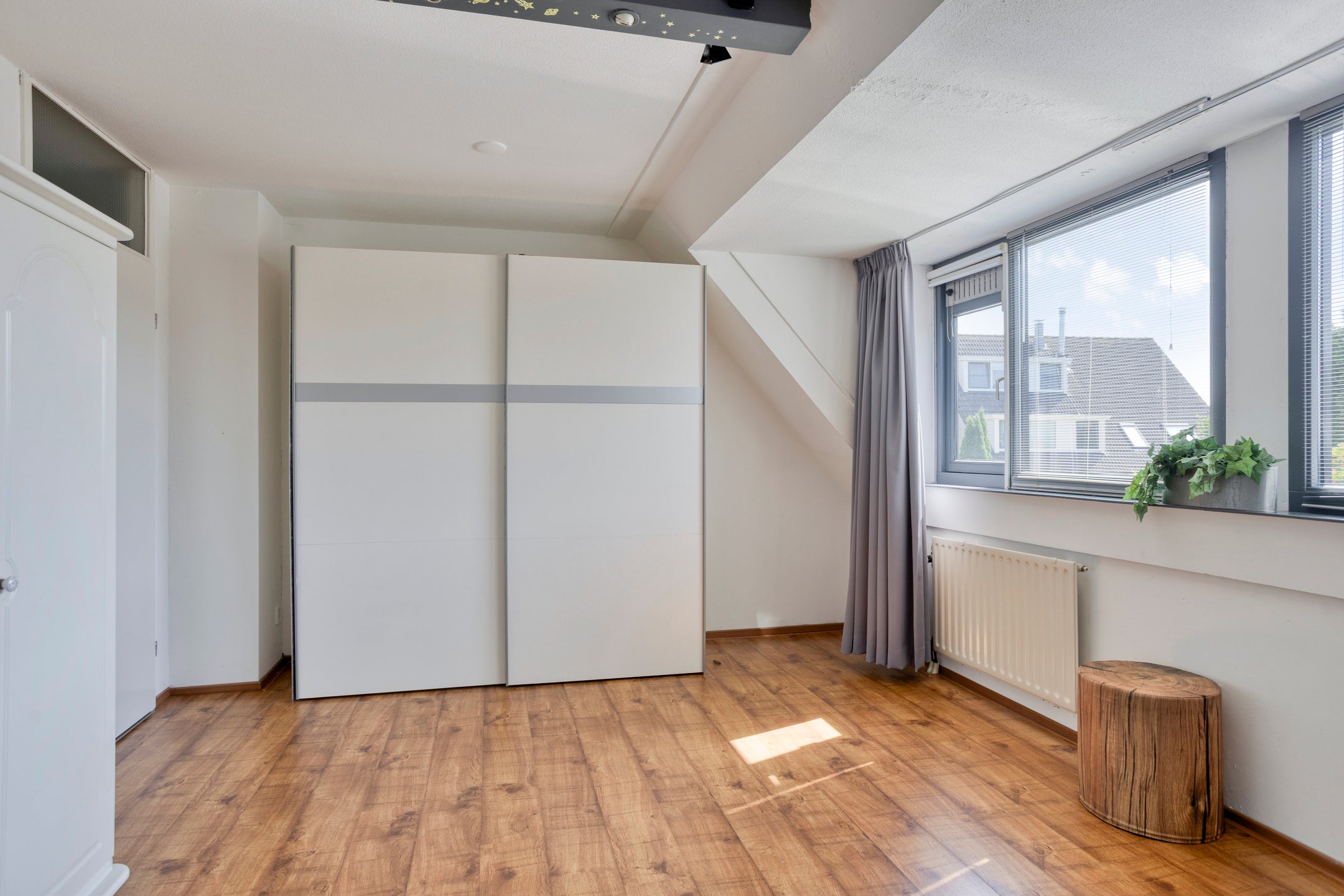 Tussenwoning te koop: Victoria Regiastraat 10, Almere
