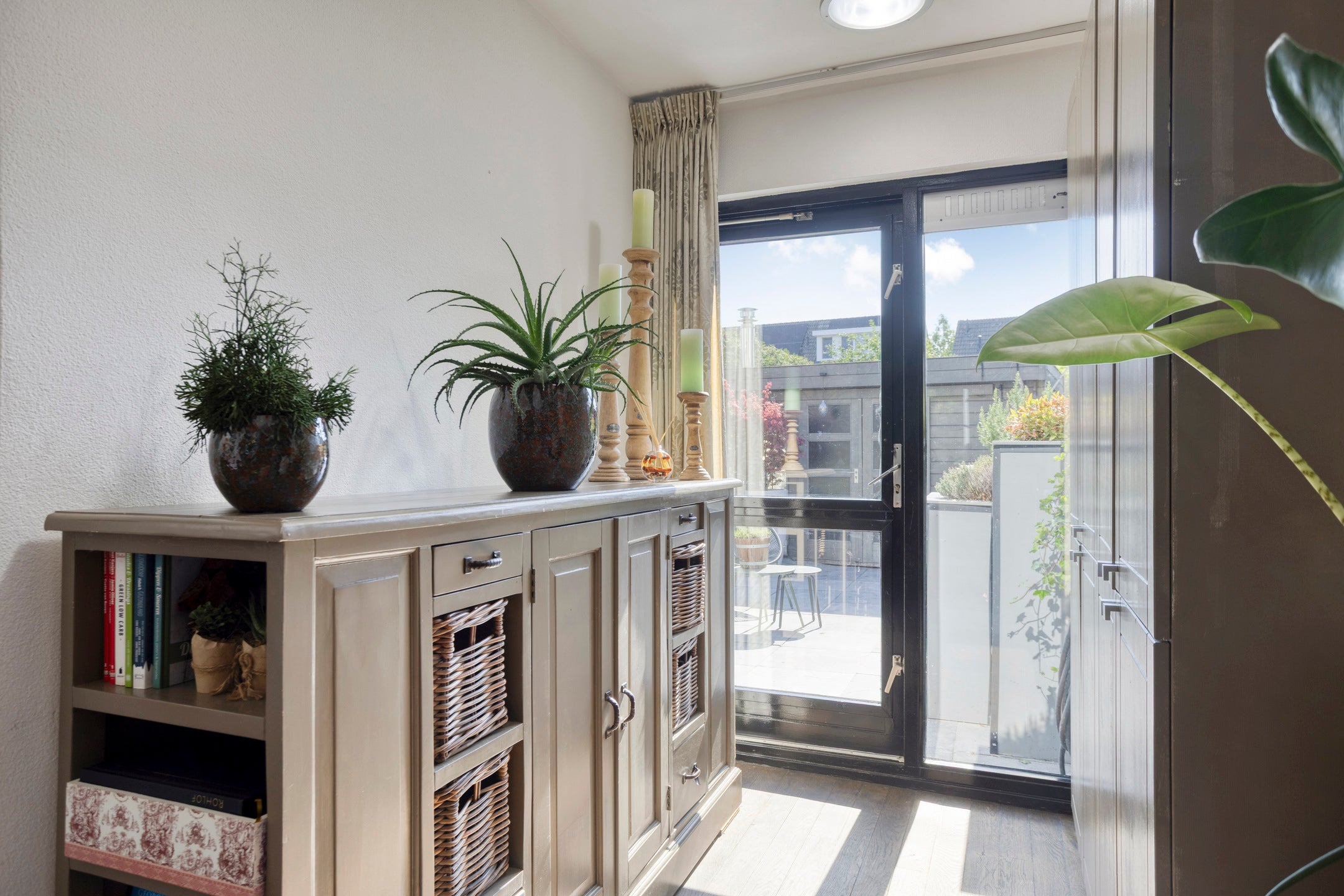 Tussenwoning te koop: Victoria Regiastraat 10, Almere