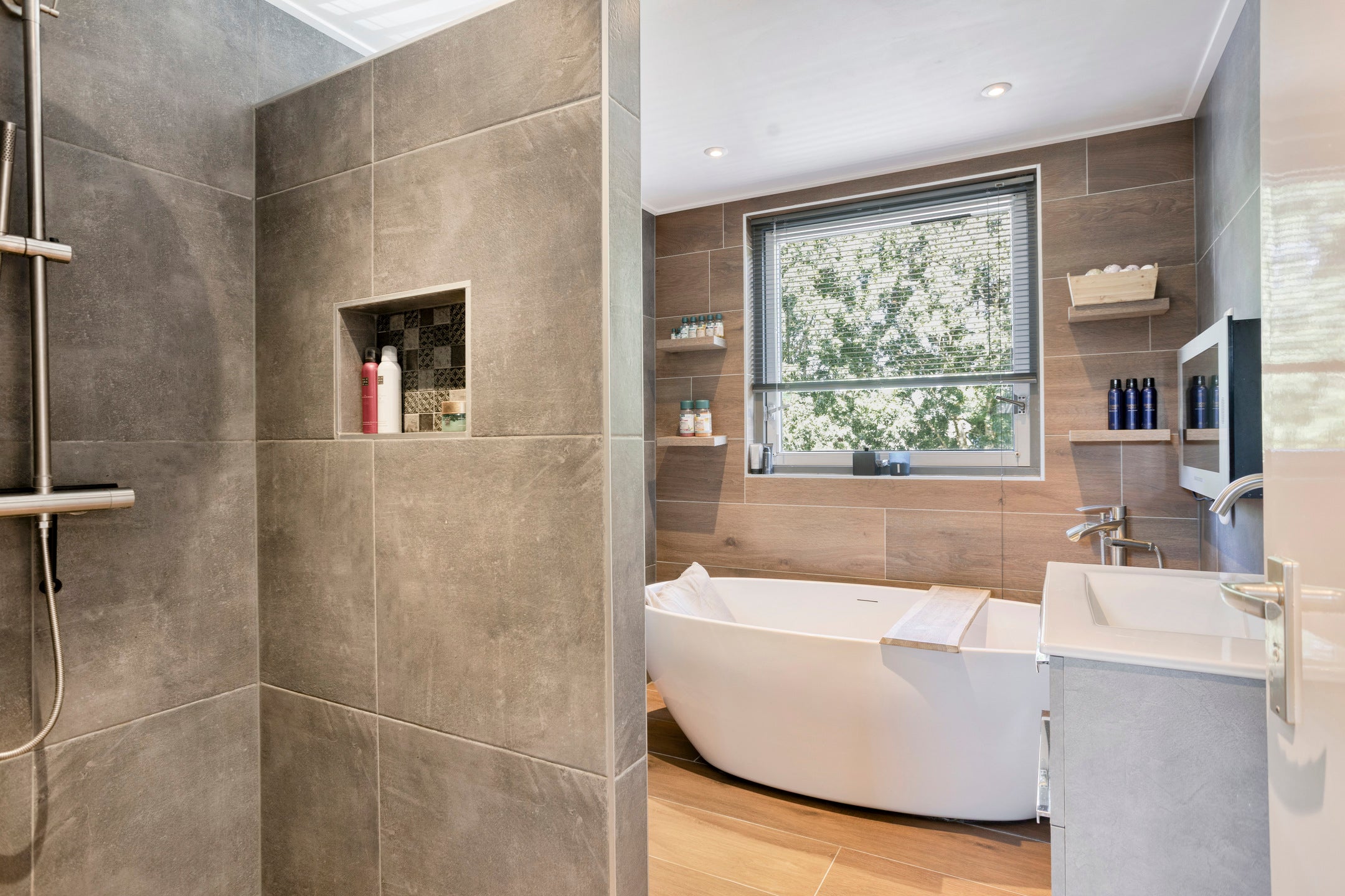 Tussenwoning te koop: Victoria Regiastraat 10, Almere