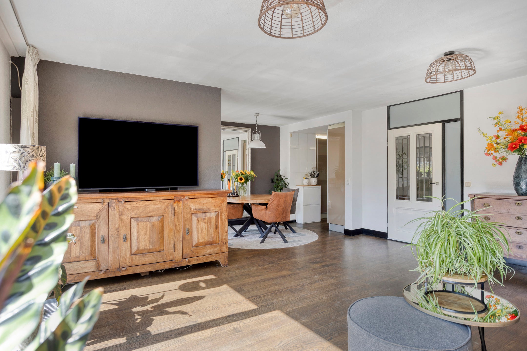 Tussenwoning te koop: Victoria Regiastraat 10, Almere
