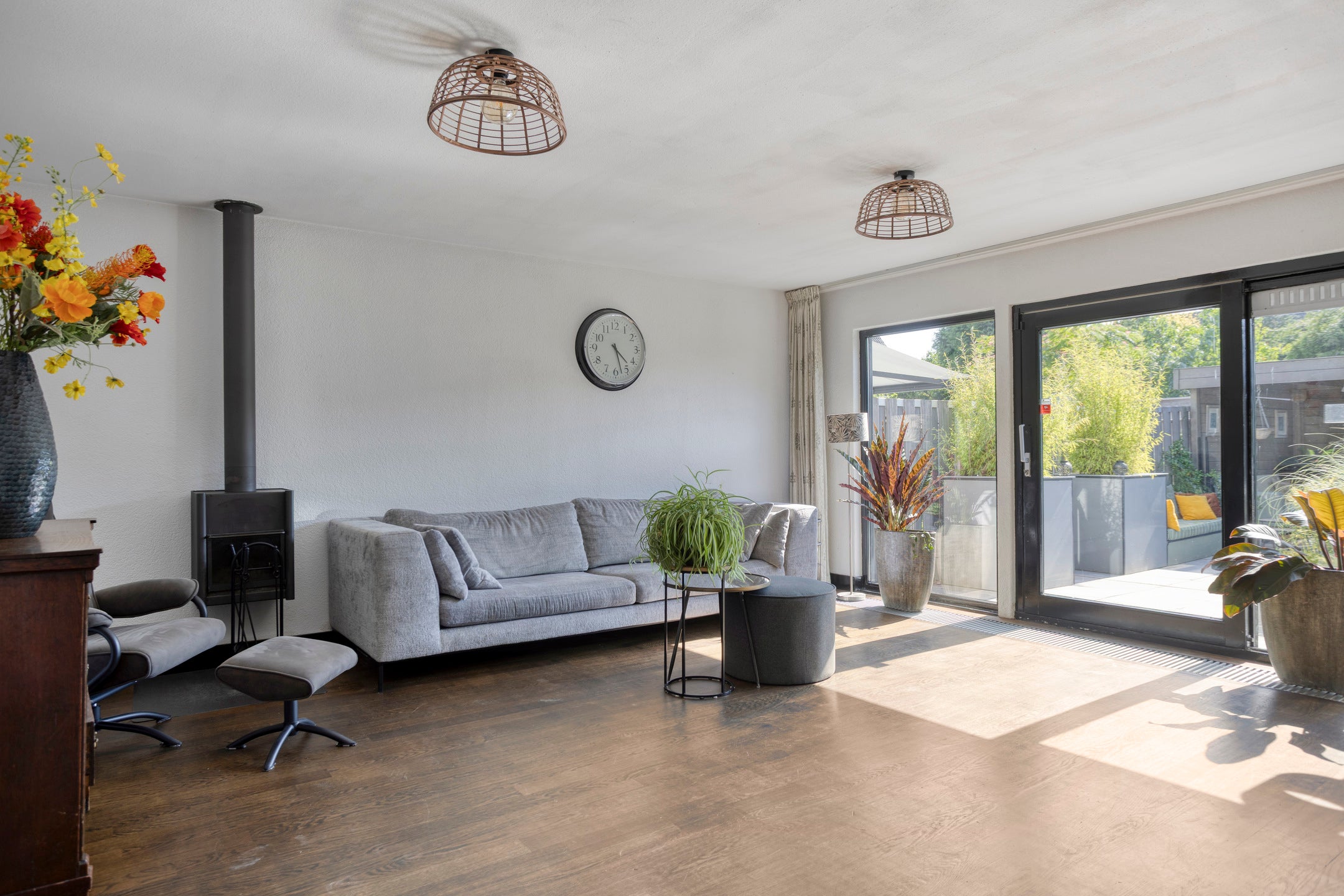 Tussenwoning te koop: Victoria Regiastraat 10, Almere