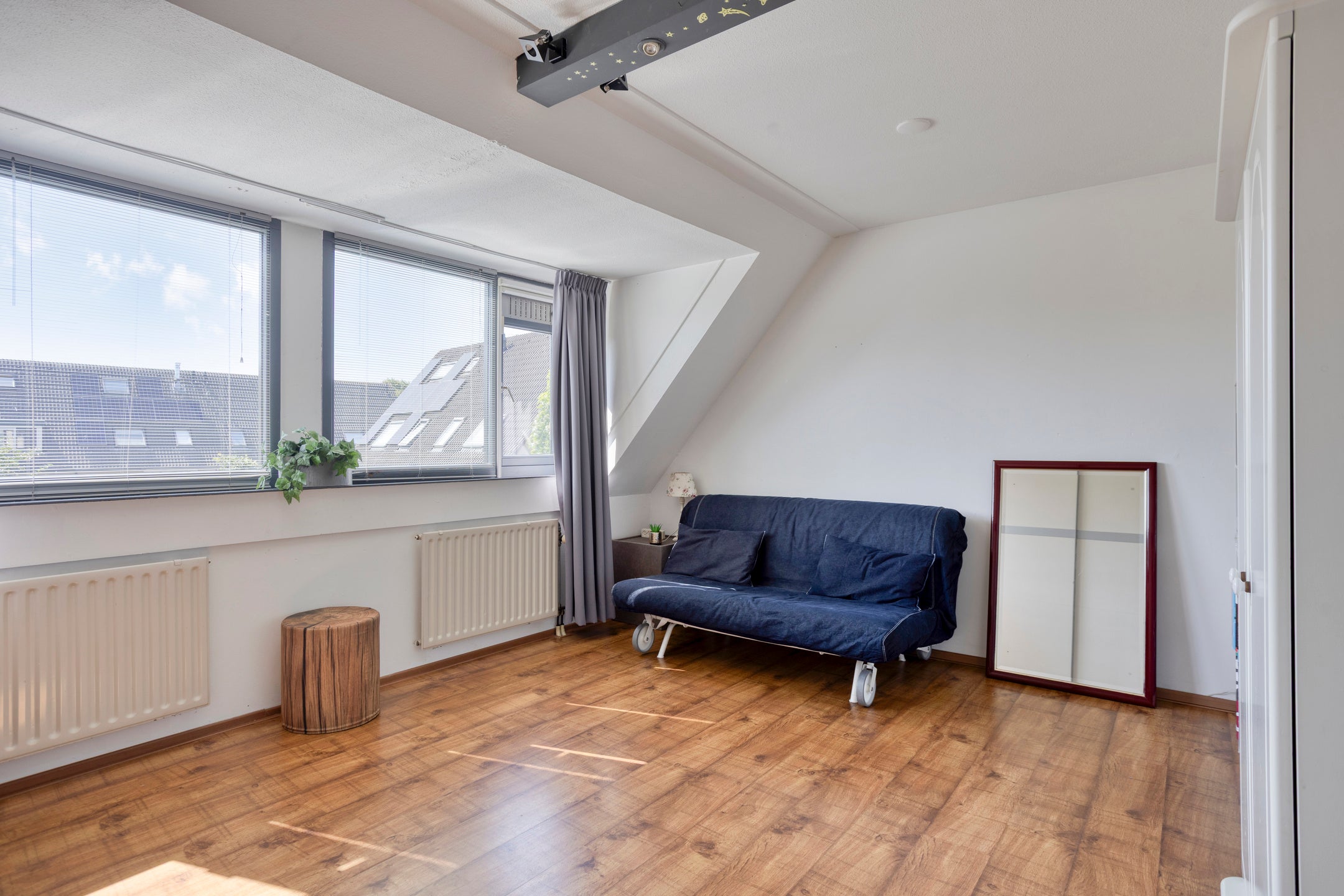 Tussenwoning te koop: Victoria Regiastraat 10, Almere
