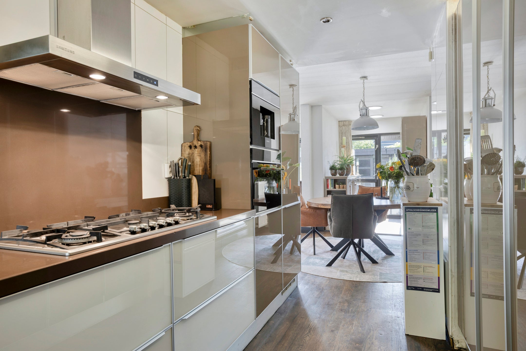 Tussenwoning te koop: Victoria Regiastraat 10, Almere