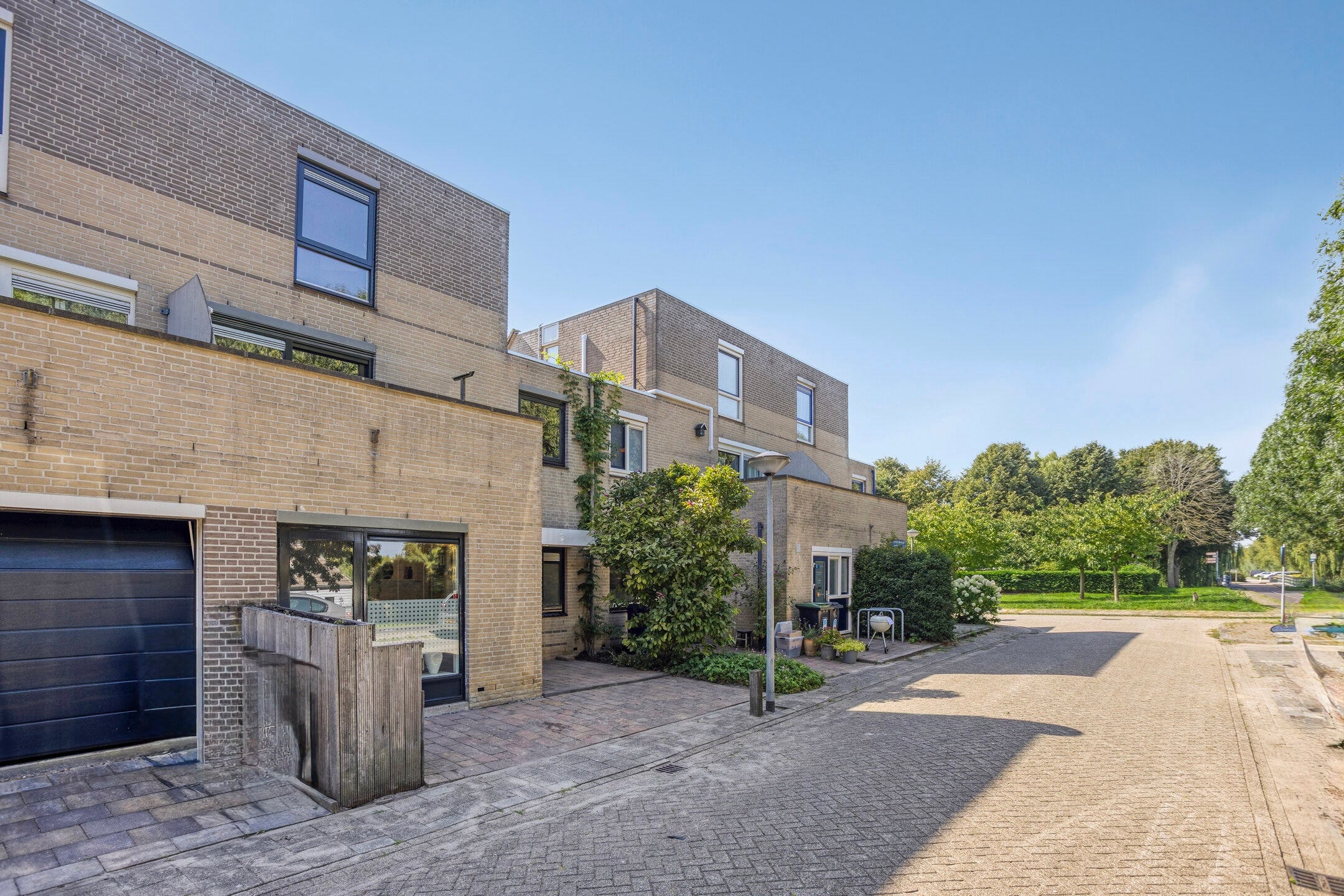 Tussenwoning te koop: Victoria Regiastraat 10, Almere