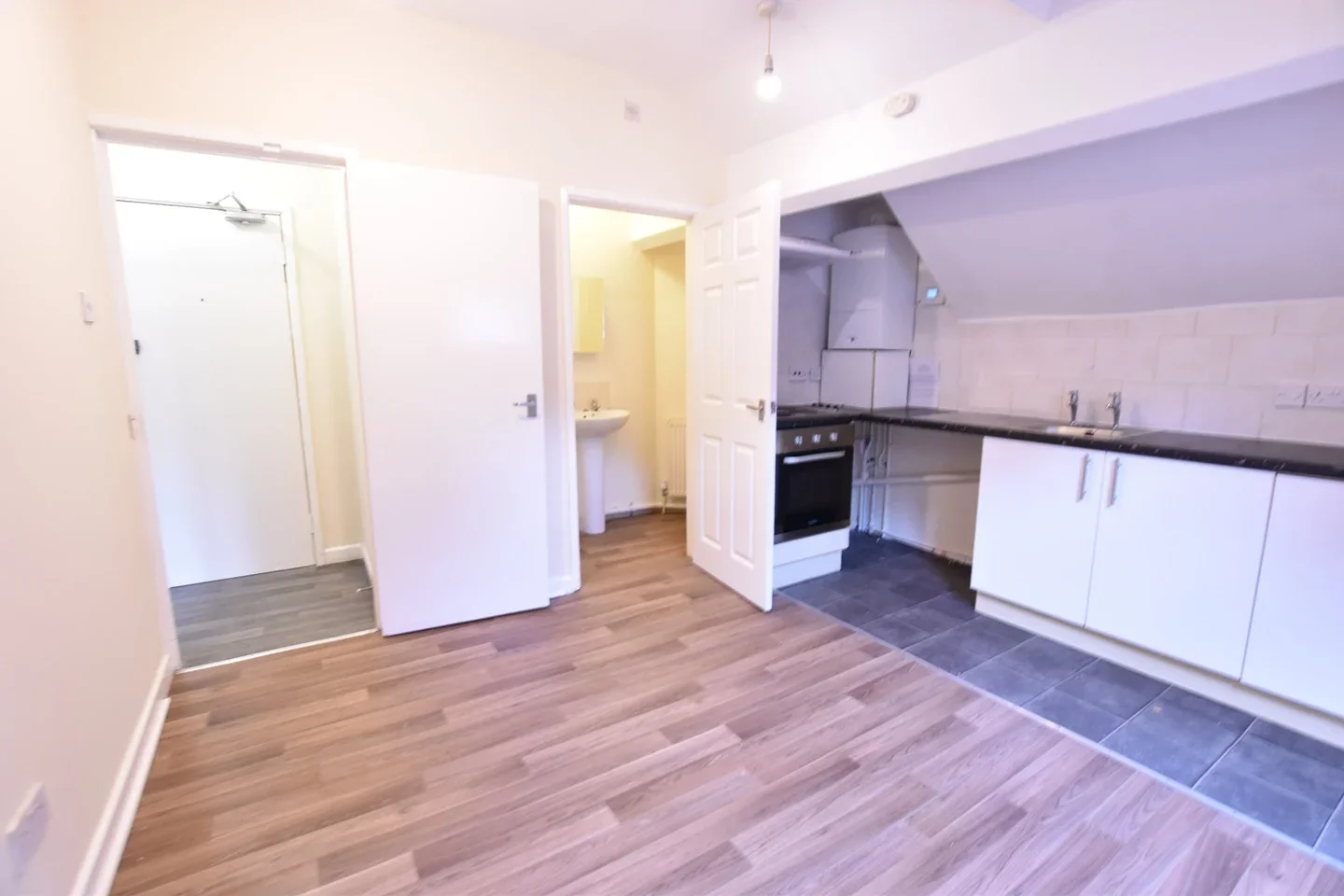 Flat Moulton Rise in Luton