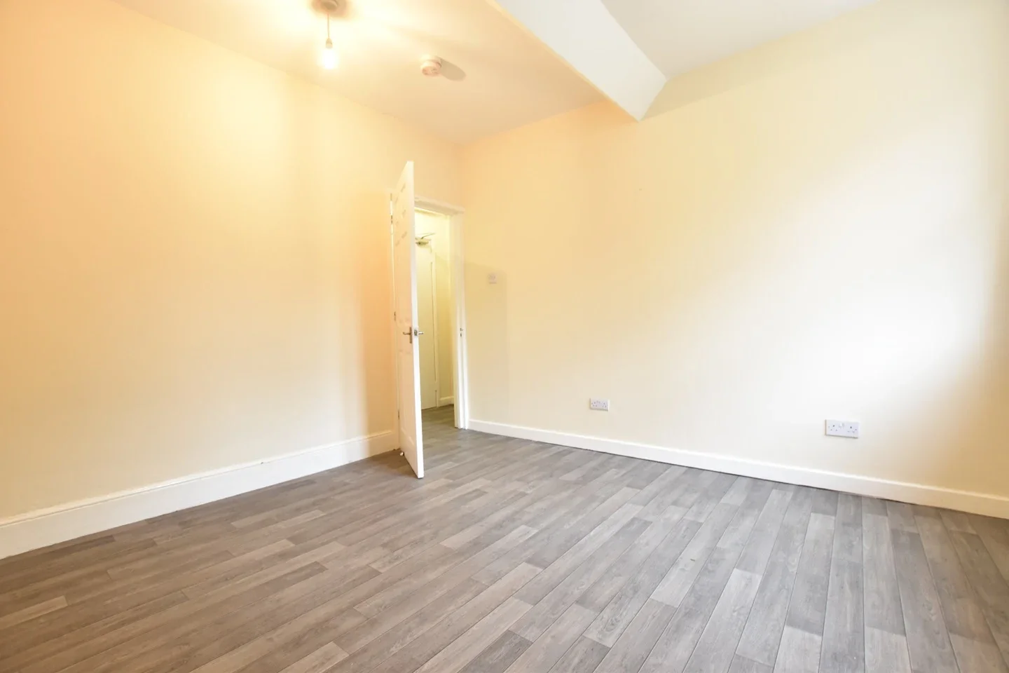 Flat Moulton Rise in Luton