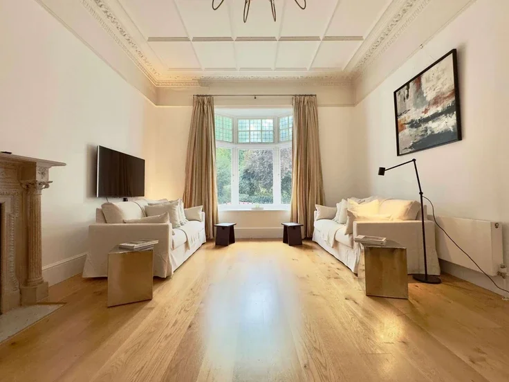 Flat Onslow Square in Greater London