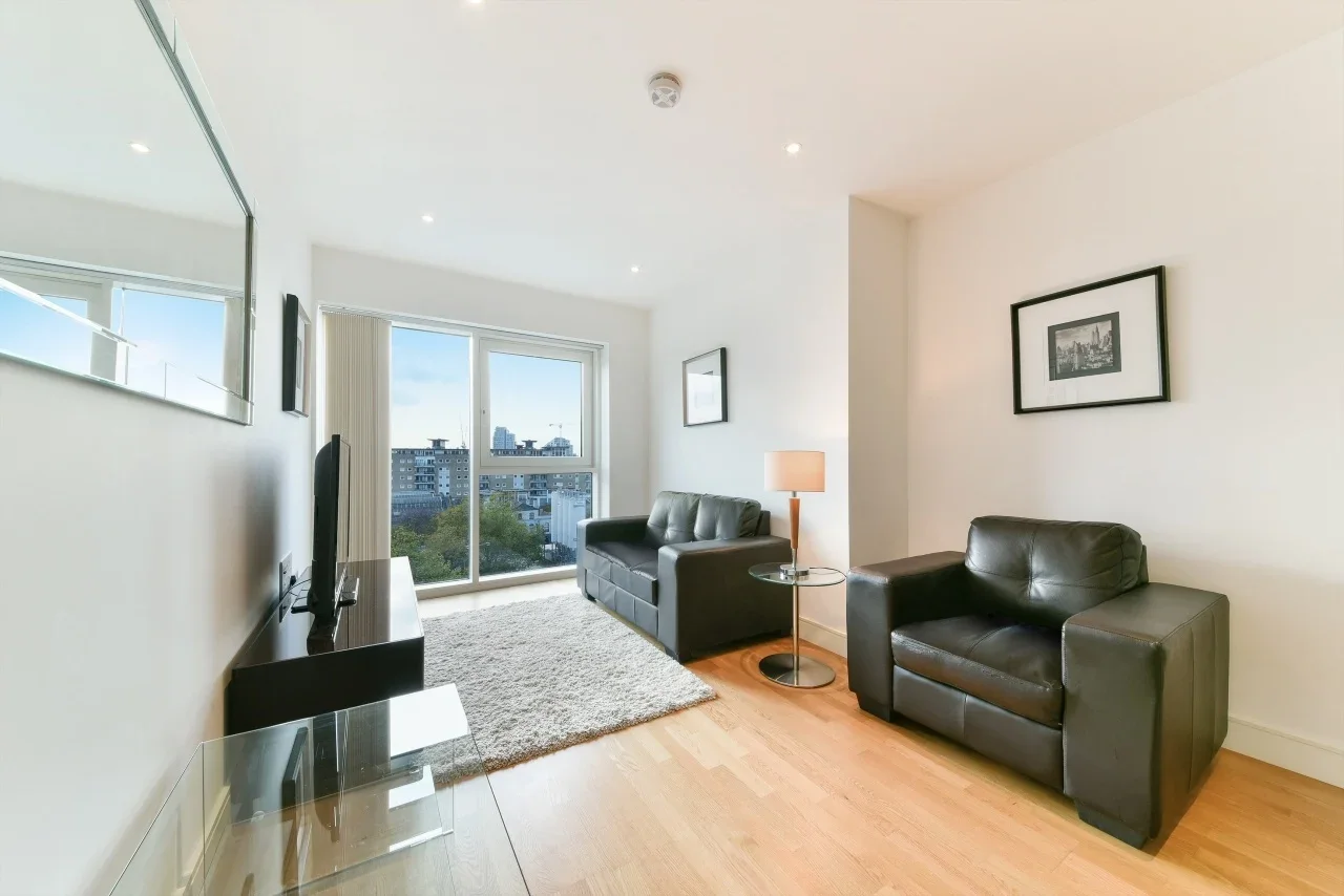 Flat Juniper Drive in Greater London