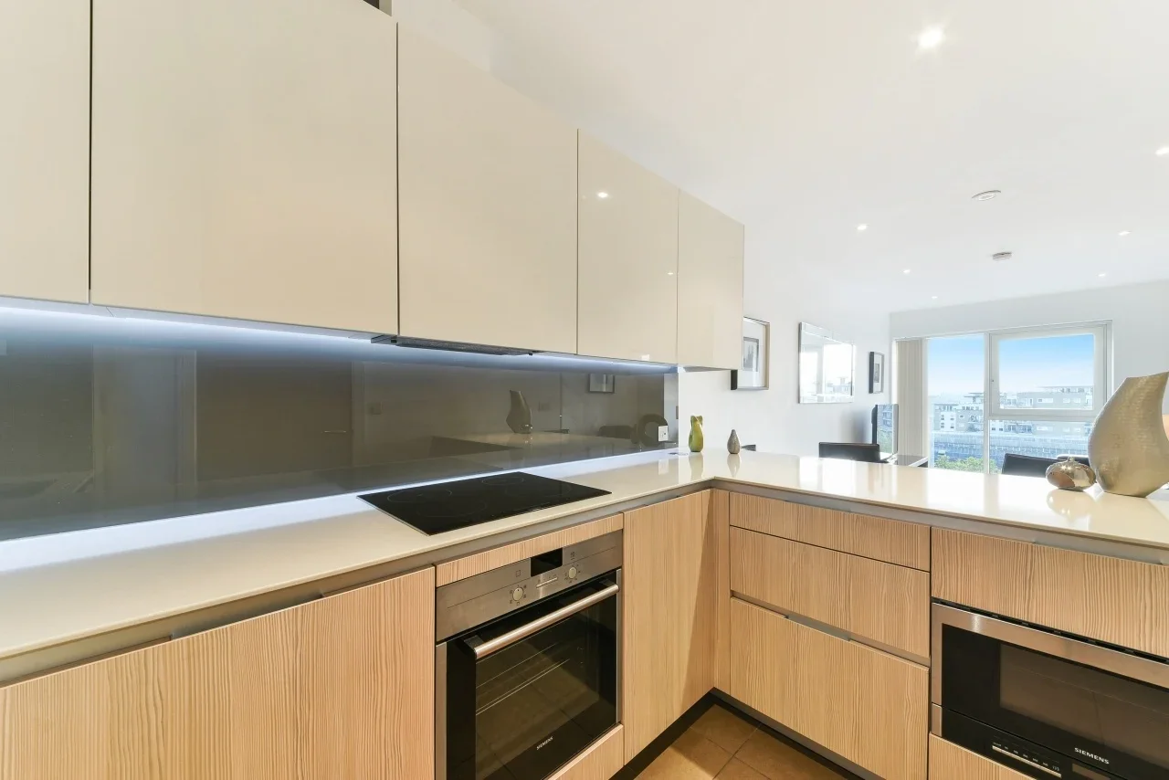 Flat Juniper Drive in Greater London