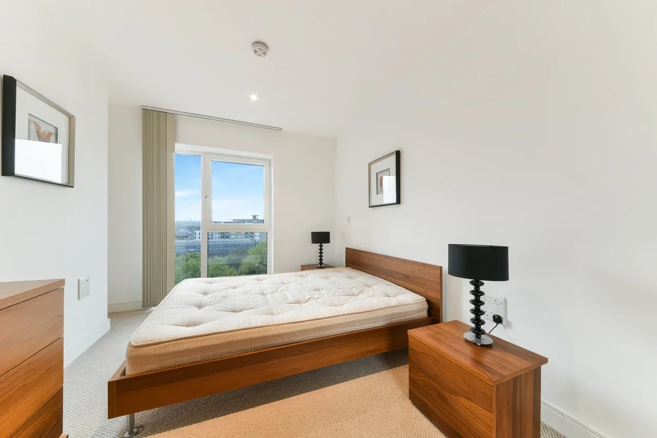Flat Juniper Drive in Greater London