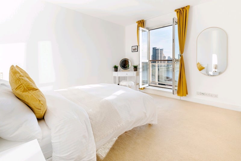 Flat Westferry Circus in Greater London