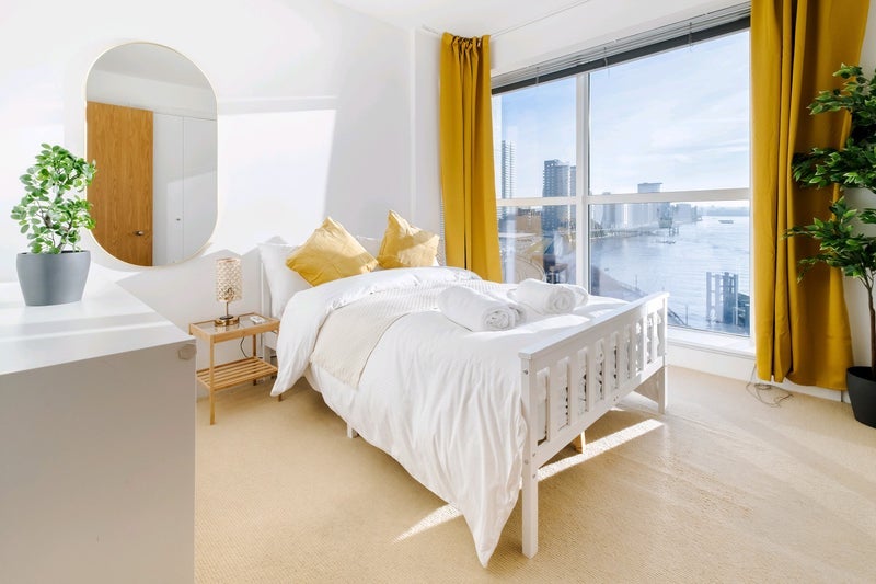 Flat Westferry Circus in Greater London