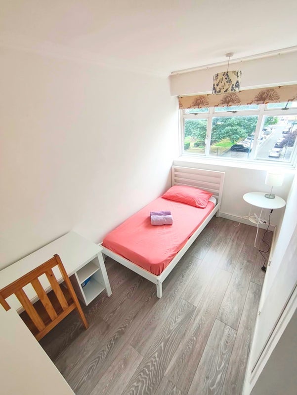 Room Churchill Gardens Road in City of Westminster